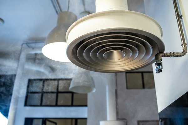 Choisir le meilleur moteur de hotte professionnelle : guide complet